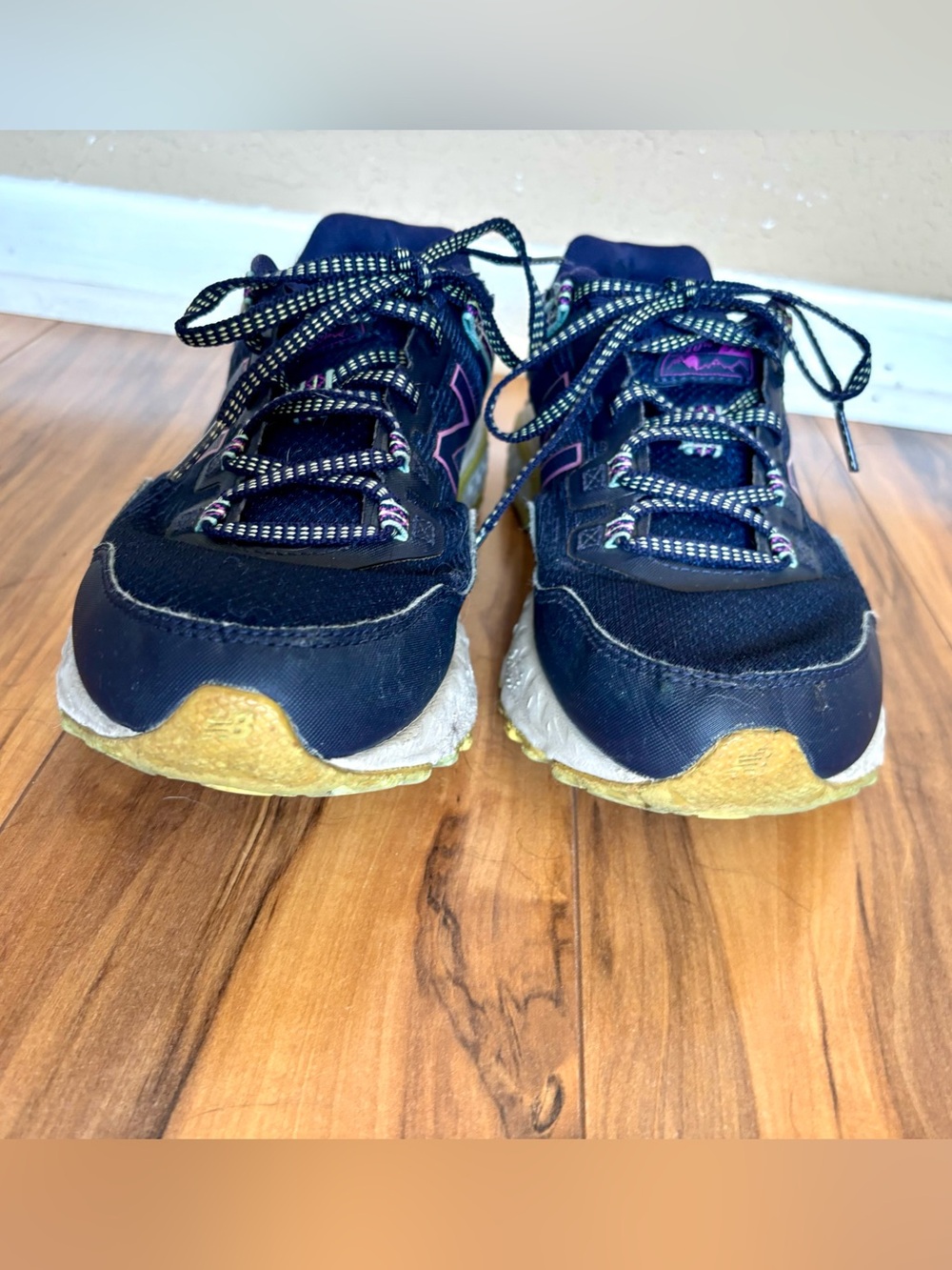 Pre-loved New Balance Navy Hiking Sneakers with Pink Accents size 9 - Picture 2 of 10